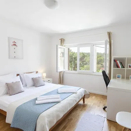 With A Parking Space - 11415 * マカルスカ