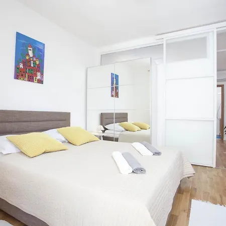 With A Parking Space - 11415 Makarska